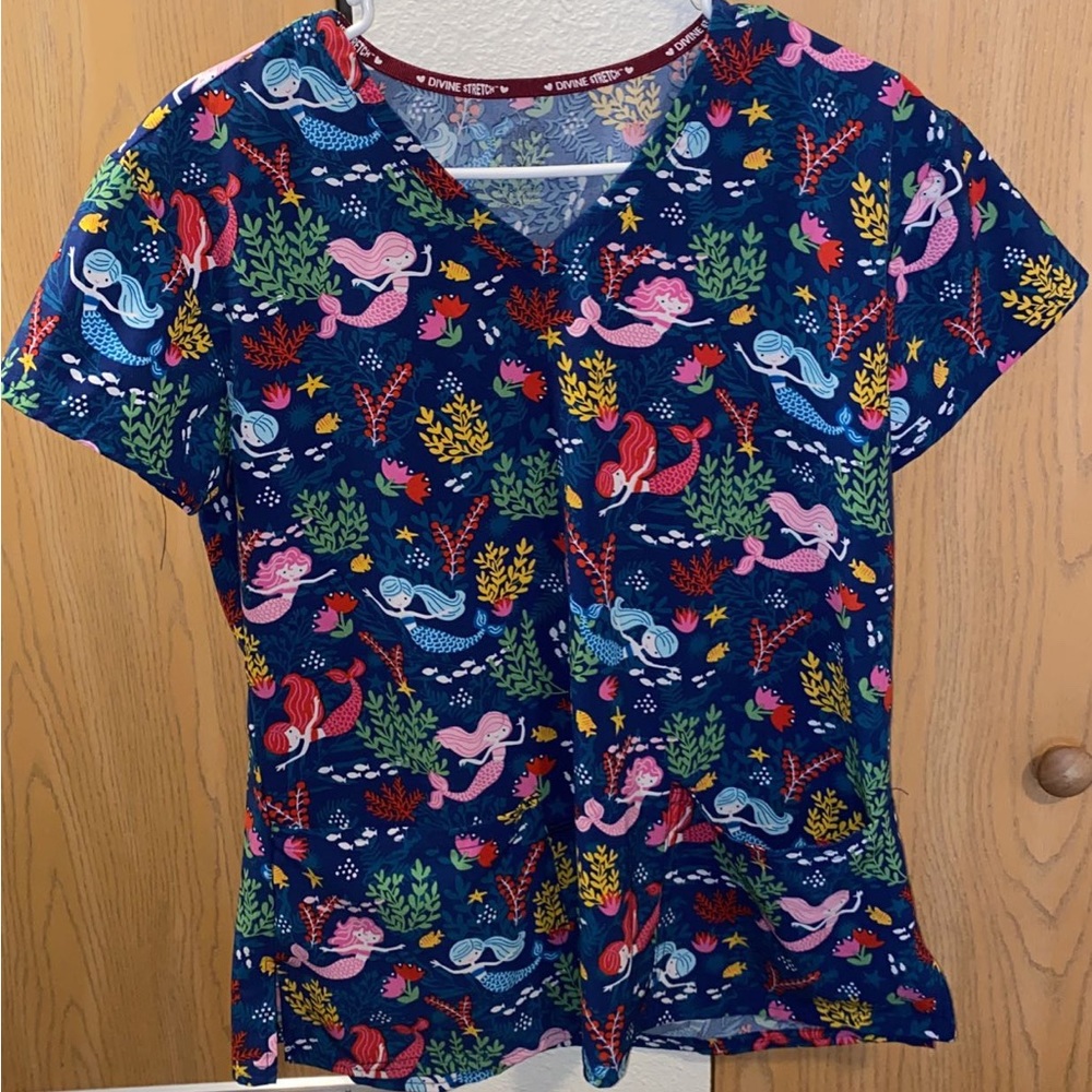 Scrub top